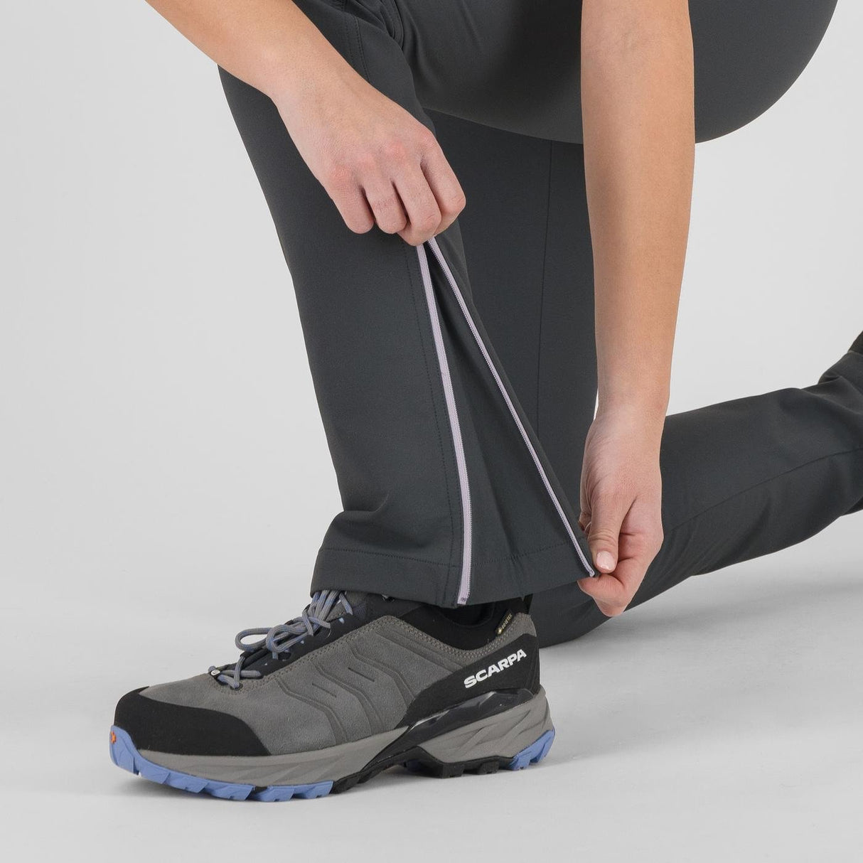 ŽENSKE HLAČE SCARNIA UP