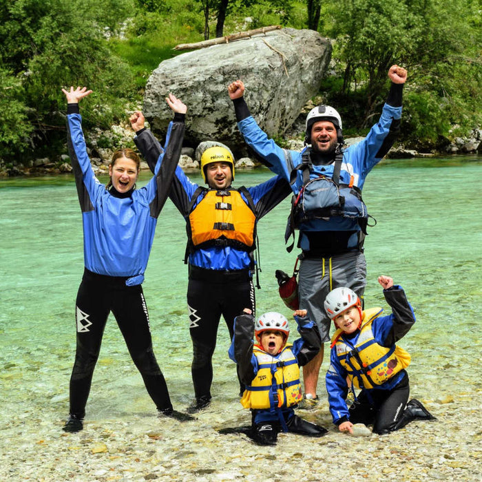 Vključena vsa oprema za rafting – čelada, neopren in rešilni jopič