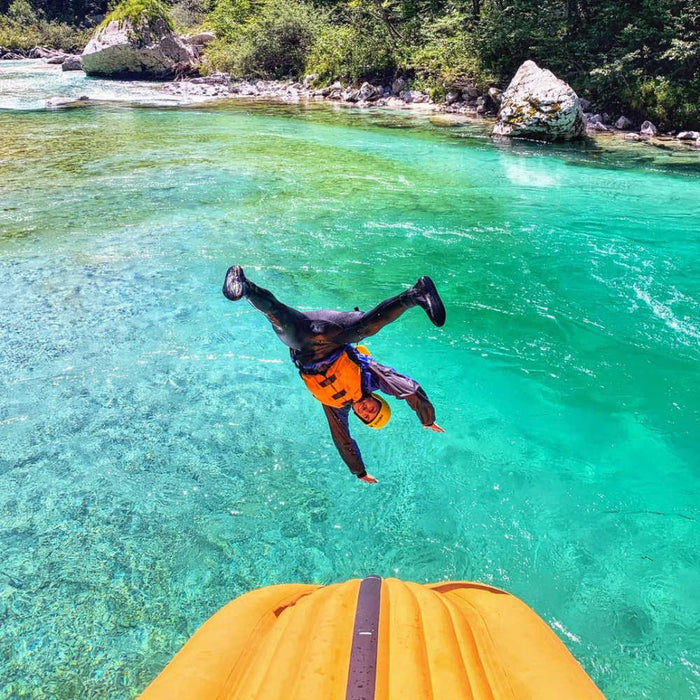 Vključena vsa oprema za rafting – čelada, neopren in rešilni jopič